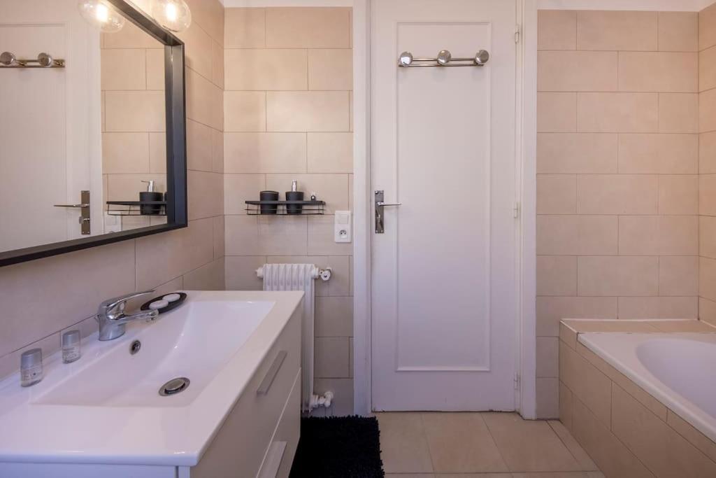 06B - Beautiful 2 Rooms With Terrace Sea View โรกบรูน-กัป-มาร์แต็ง ภายนอก รูปภาพ